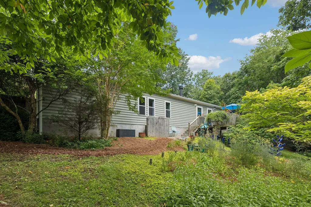 5499 Old Sams Creek Road Pegram TN 37143