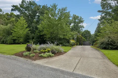 5499 Old Sams Creek Road Pegram TN 37143