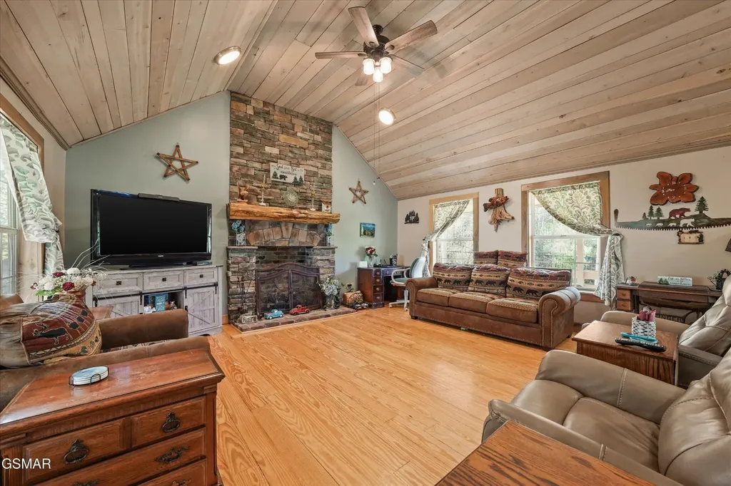 2501 Valley View Road Dandridge TN 37725