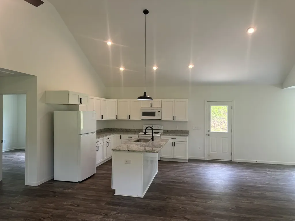 2075 Collier Road Lewisburg TN 37091