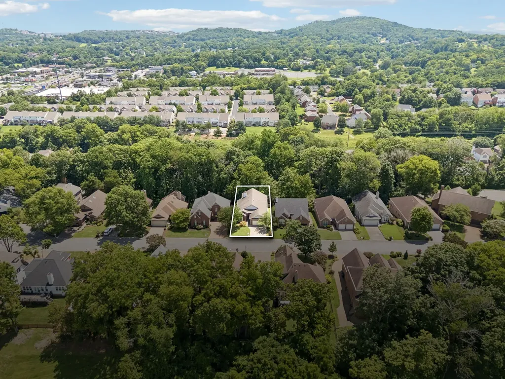 112 Chuzzlewit Down Brentwood TN 37027