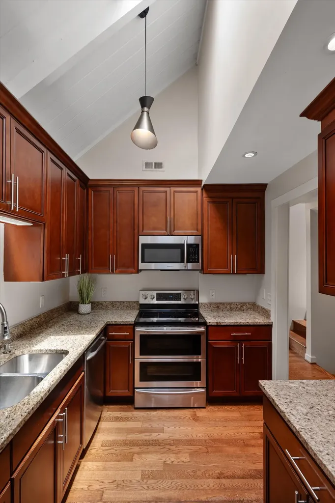 209 Pebble Brook Nashville TN 37221