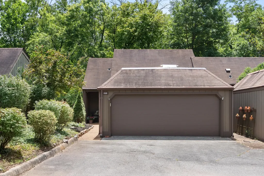 209 Pebble Brook Nashville TN 37221