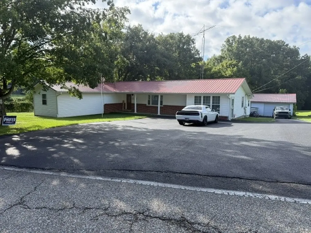 43 Danville Road Big Sandy TN 38221