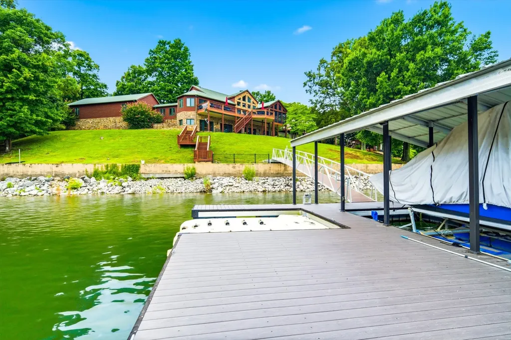 2114 Bridge View Drive Dandridge TN 37725
