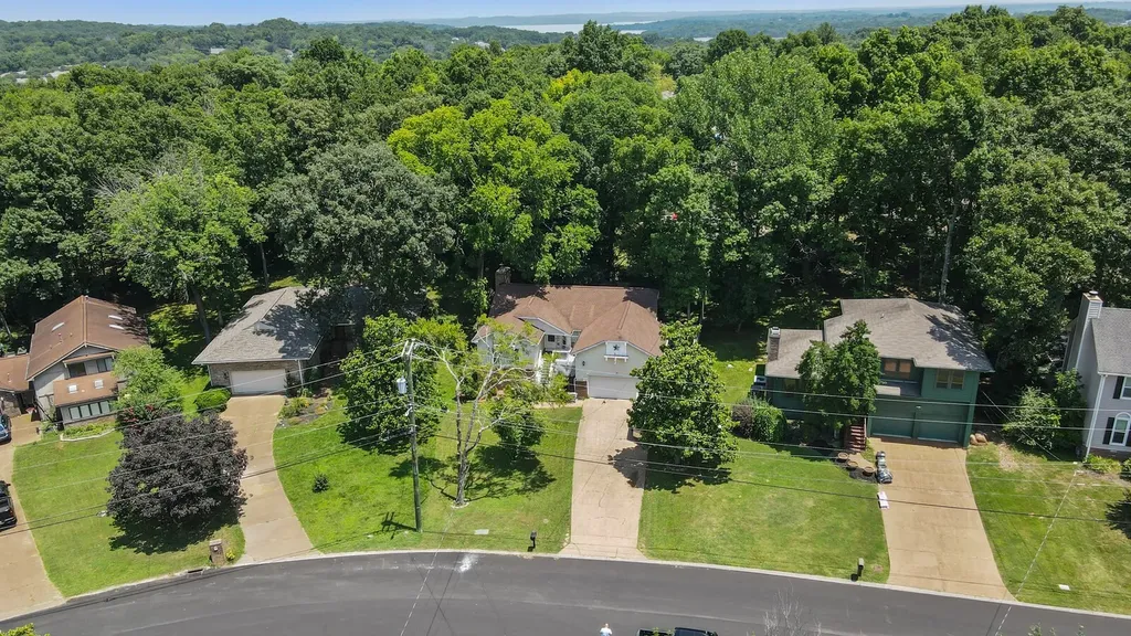 2560 Somerset Drive Nashville TN 37217