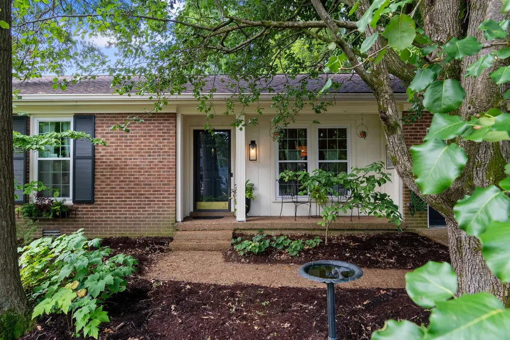 1702 Twin Oaks Court Franklin TN 37064