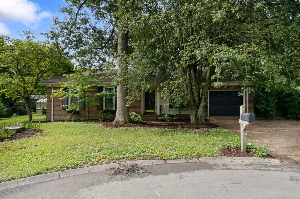 1702 Twin Oaks Court Franklin TN 37064