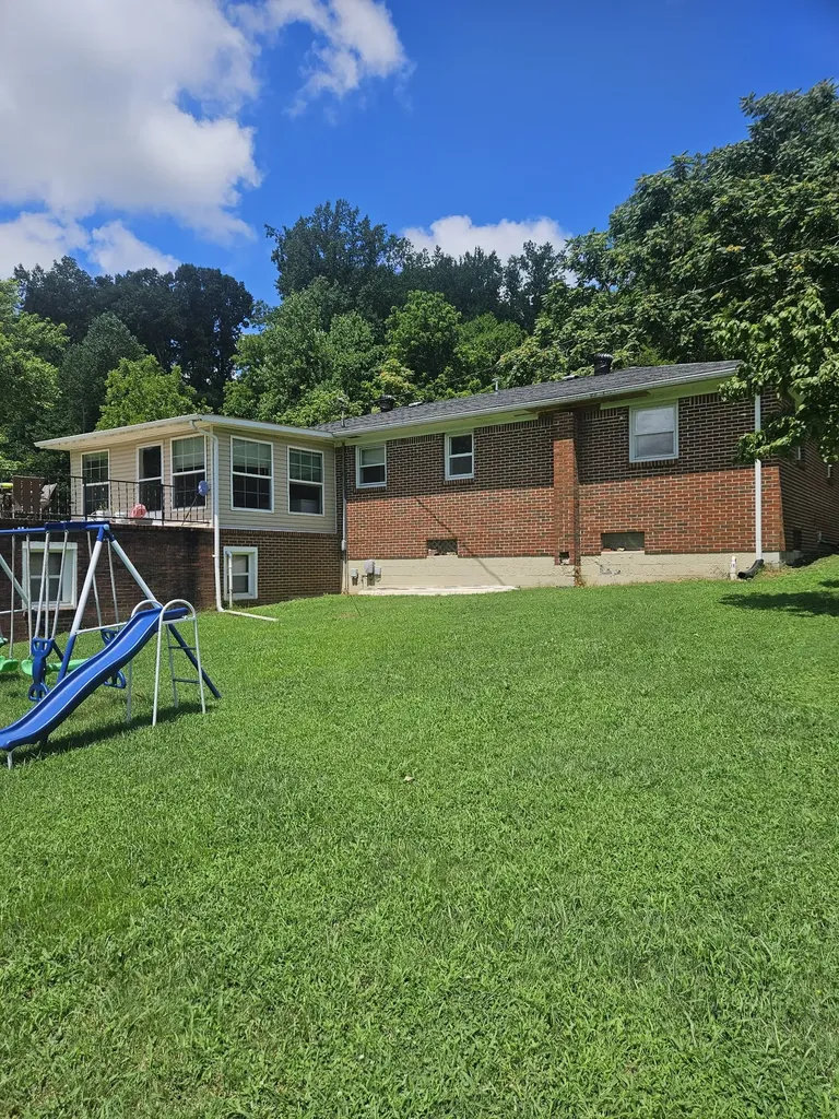 1490 S Long Creek Road Lafayette TN 37083