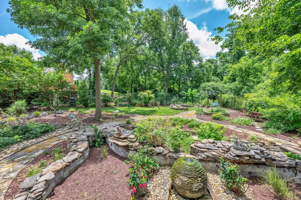 2039 Castleman Drive Nashville TN 37215