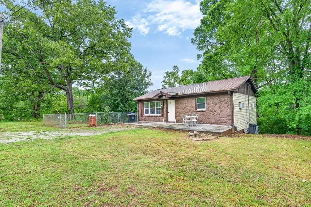 1976 Crossville Highway Sparta TN 38583