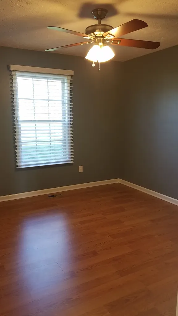 514 NE Atlantic St, NE Tullahoma TN 37388