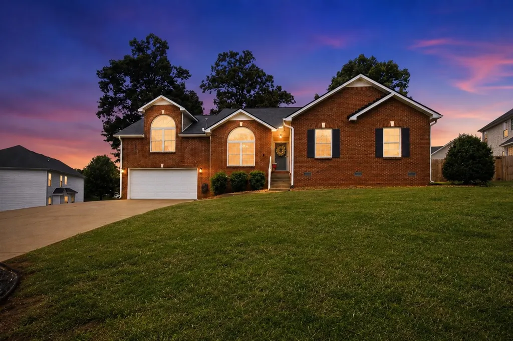 848 Nandina Court Clarksville TN 37043