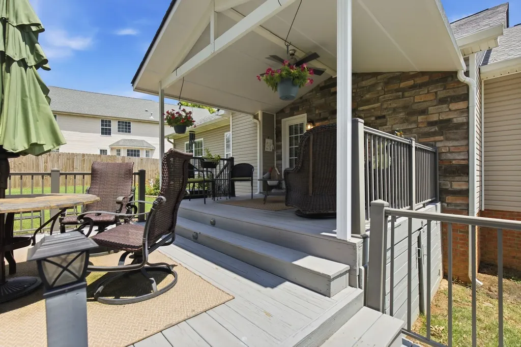 848 Nandina Court Clarksville TN 37043