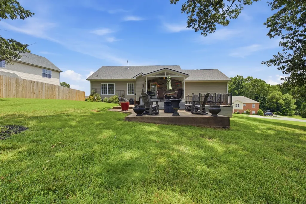 848 Nandina Court Clarksville TN 37043