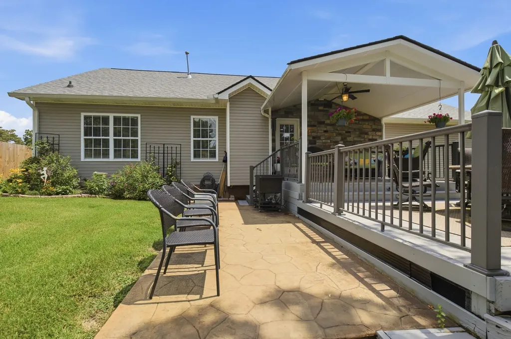 848 Nandina Court Clarksville TN 37043