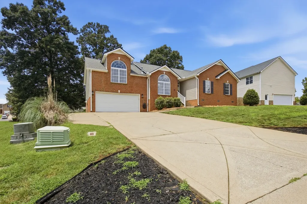 848 Nandina Court Clarksville TN 37043