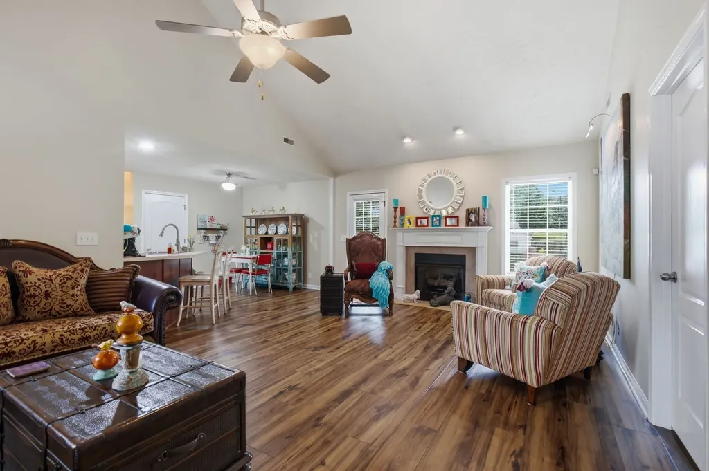 848 Nandina Court Clarksville TN 37043