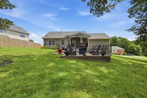 848 Nandina Court Clarksville TN 37043