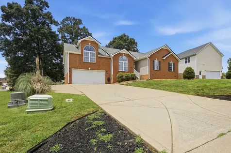 848 Nandina Court Clarksville TN 37043