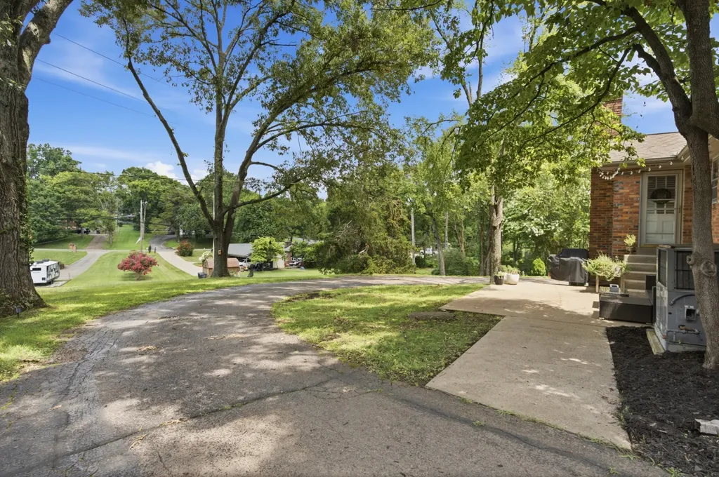 5329 Overton Road Nashville TN 37220