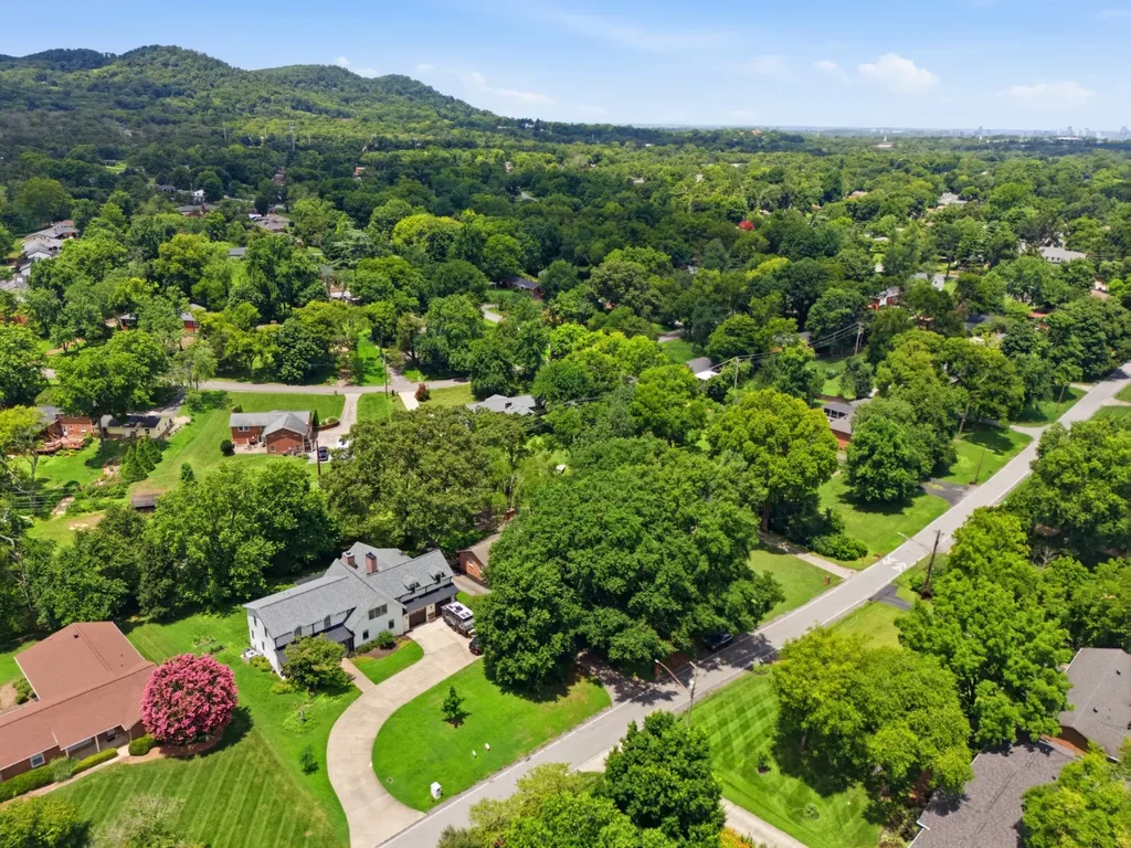 5329 Overton Road Nashville TN 37220
