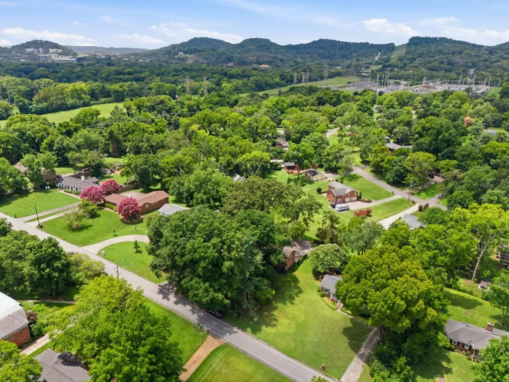 5329 Overton Road Nashville TN 37220
