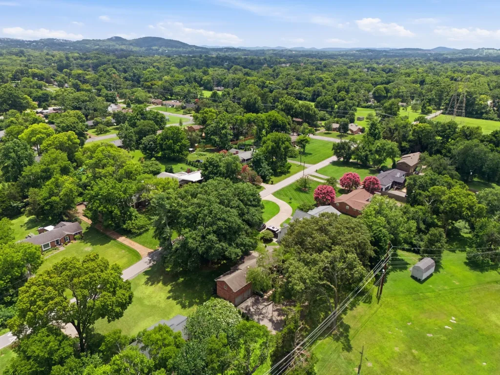 5329 Overton Road Nashville TN 37220