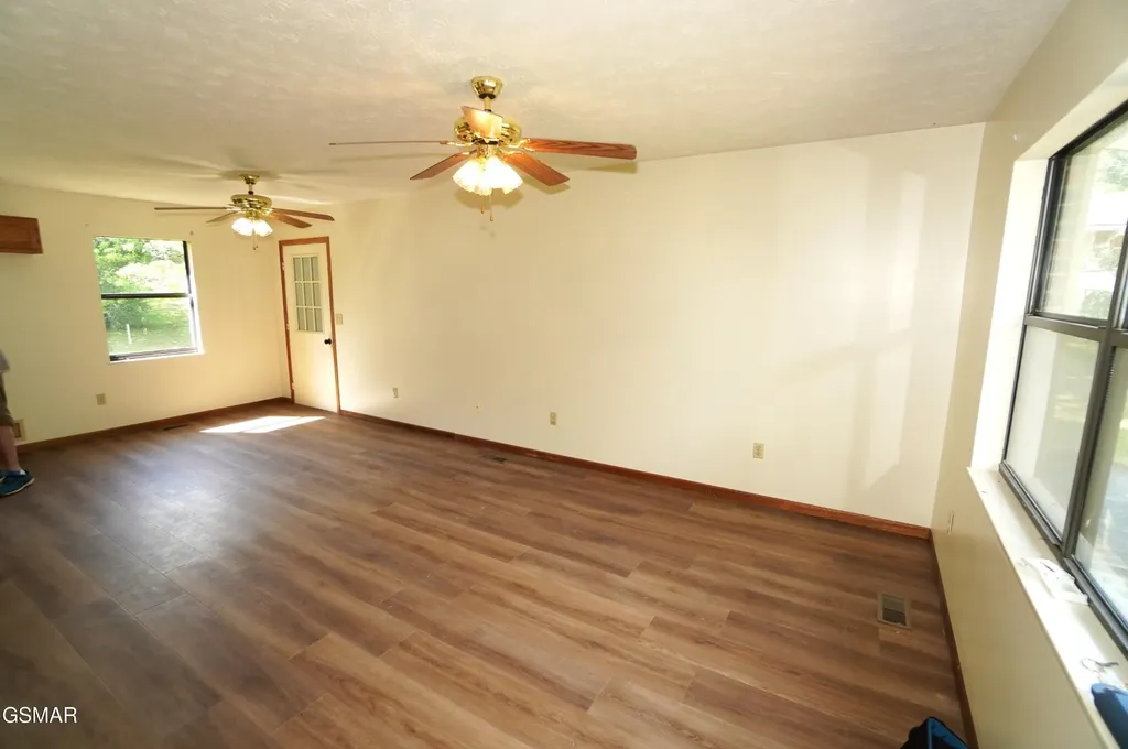 1006 Woodland Way Dandridge TN 37725