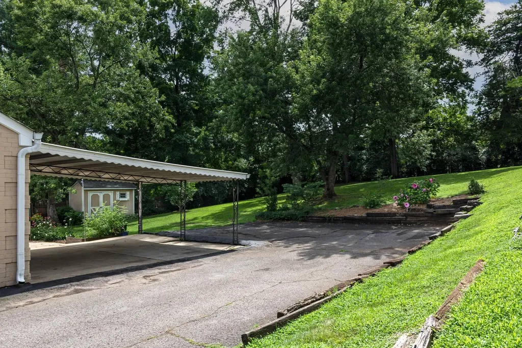 5021 Churchill Drive Nashville TN 37211