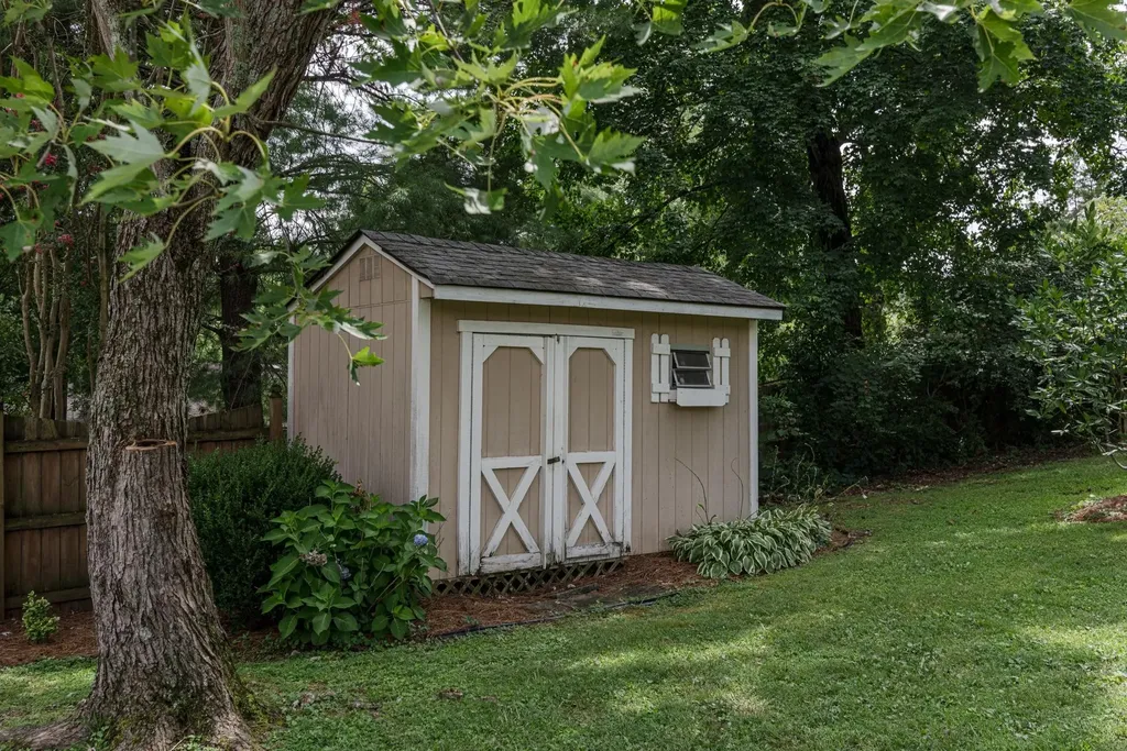 5021 Churchill Drive Nashville TN 37211