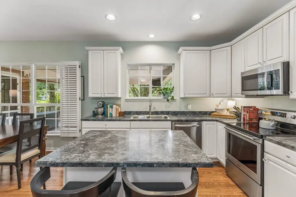6932 Harpeth Glen Trace Nashville TN 37221