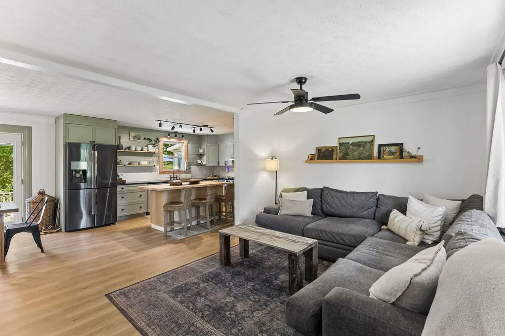 9062 E 40 Road Bon Aqua TN 37025