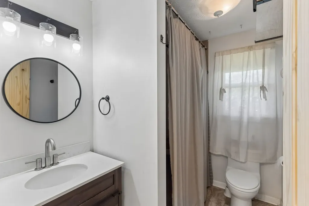 9062 E 40 Road Bon Aqua TN 37025