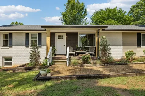 9062 E 40 Road Bon Aqua TN 37025