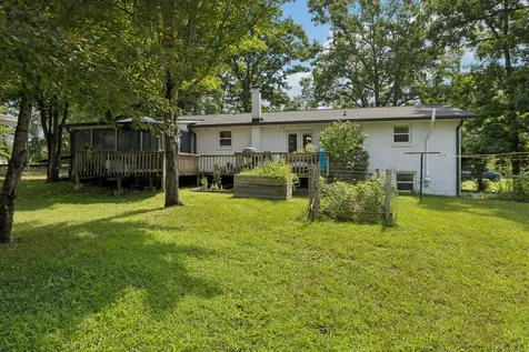 9062 E 40 Road Bon Aqua TN 37025