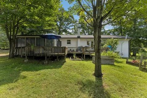 9062 E 40 Road Bon Aqua TN 37025