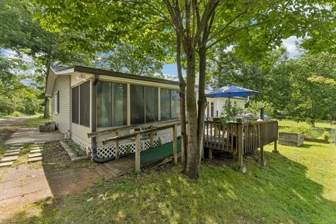 9062 E 40 Road Bon Aqua TN 37025
