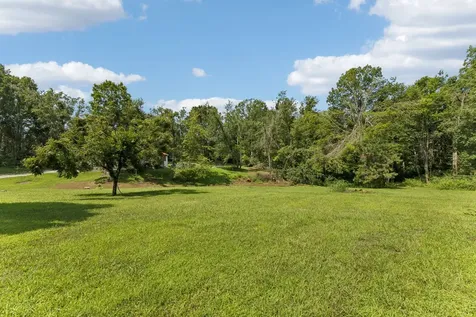9062 E 40 Road Bon Aqua TN 37025