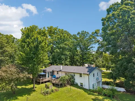 9062 E 40 Road Bon Aqua TN 37025