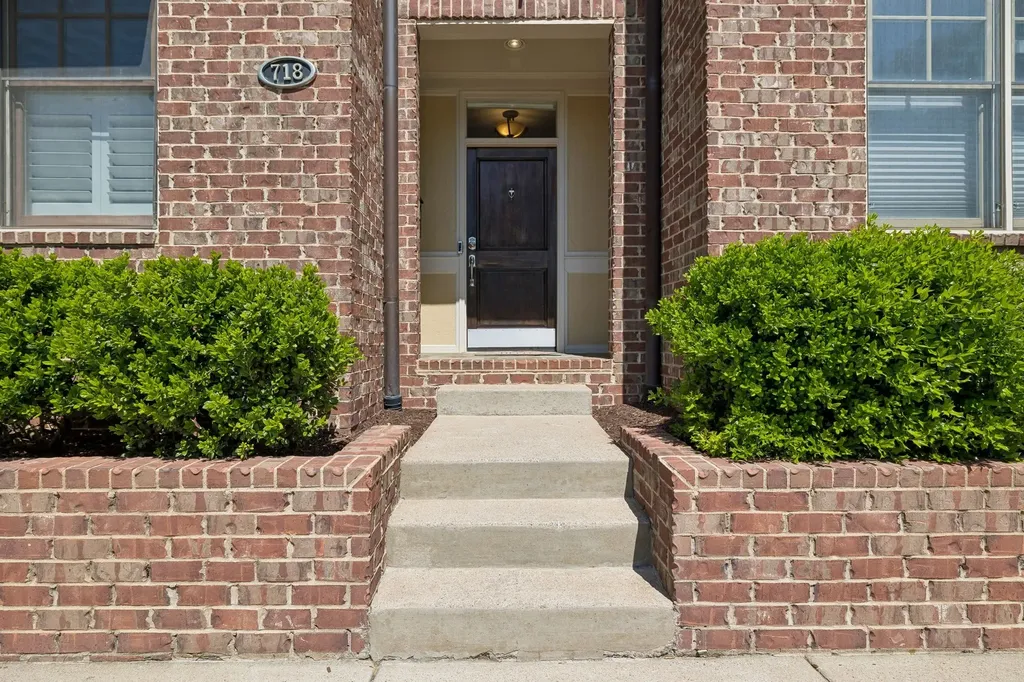 718 4th Ave, N Nashville TN 37219