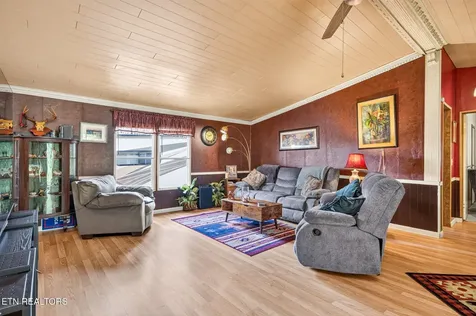 725 Old Flynns Cove Road Crossville TN 38572
