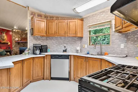 725 Old Flynns Cove Road Crossville TN 38572
