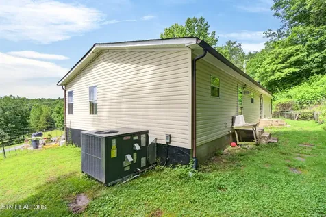 725 Old Flynns Cove Road Crossville TN 38572