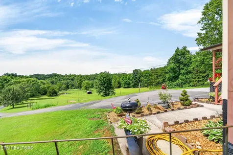 725 Old Flynns Cove Road Crossville TN 38572