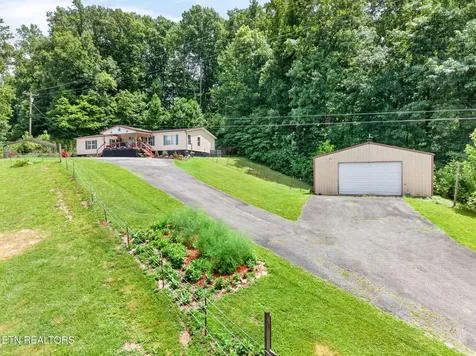 725 Old Flynns Cove Road Crossville TN 38572