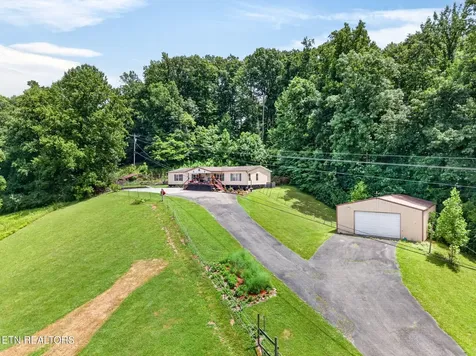 725 Old Flynns Cove Road Crossville TN 38572
