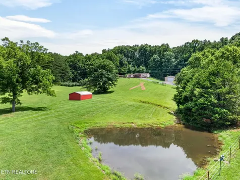 725 Old Flynns Cove Road Crossville TN 38572