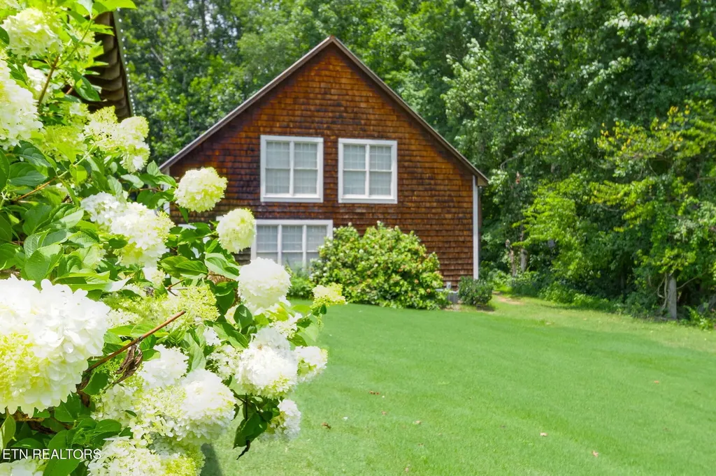 2000 Lawnville Road Kingston TN 37763