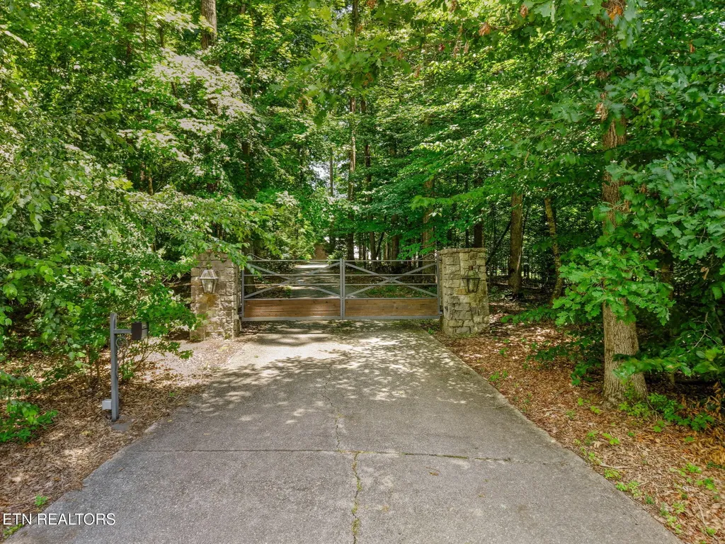 2000 Lawnville Road Kingston TN 37763